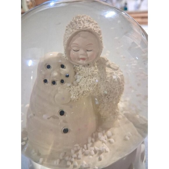 Snow Globe With Child & Snowman Figurine On White Star-Patterned Base Dept 56 Mu - Picture 1 of 8